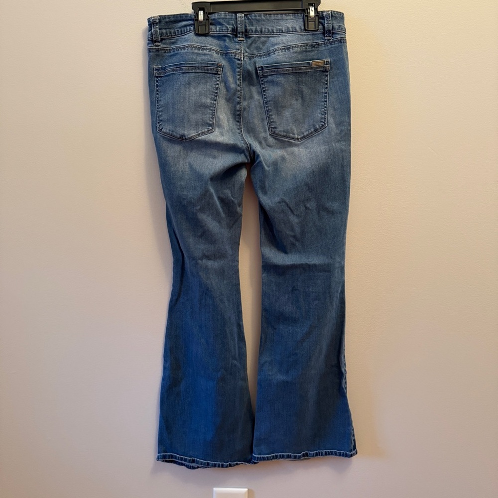 White House Black Market Flare Jeans Women’s Size 8 Short - Picture 3 of 3